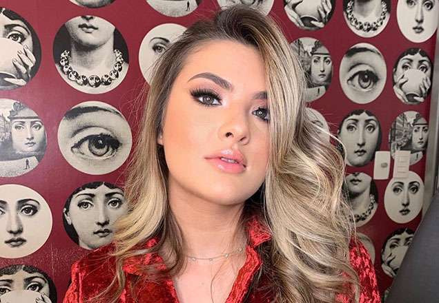 Lívia Inhudes