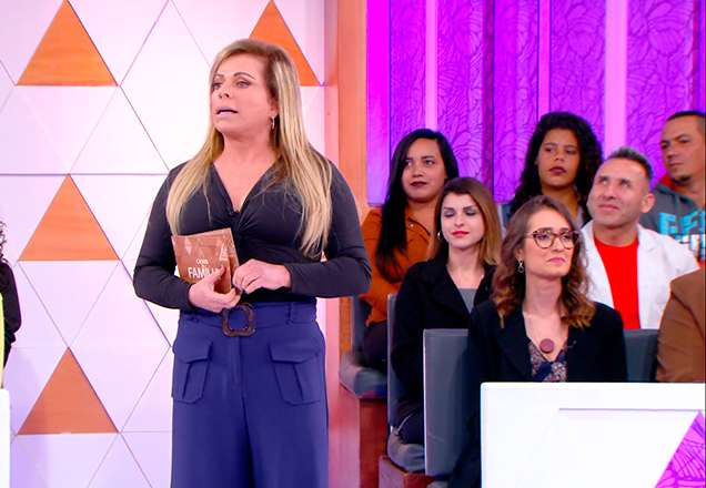 christina rocha, apresentadora do casos de familia