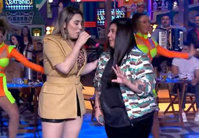 Nayara Azevedo e Yasmin Santos cantam juntas