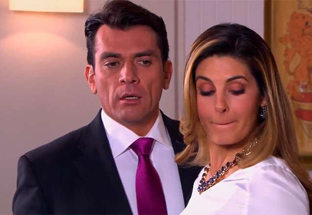 Fanny pega o pai beijando a falsiane e provoca: 