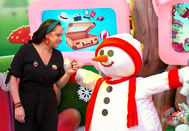 Silvia Abravanel com boneco de neve