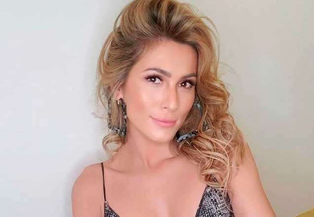 Lívia Andrade aposta em look poderoso