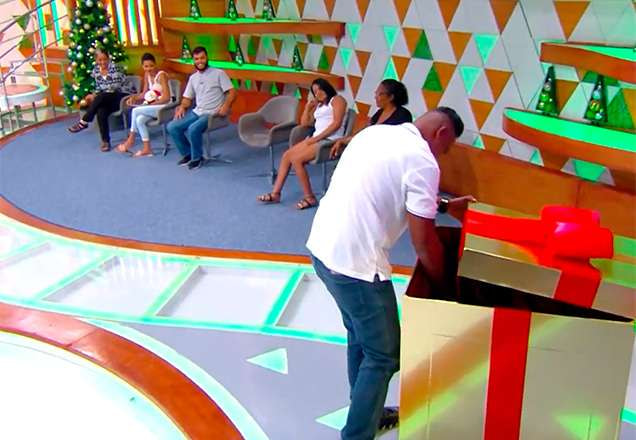 Rapaz dá presente esposa | Foto: Reproducão