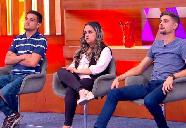 Guilherme, Pâmela e Gabriel sentados nas poltronas do programa Casos de Família | Foto: reprodução/SBT