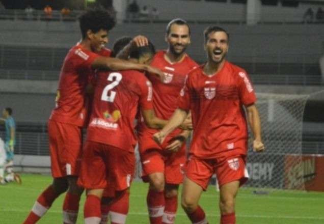 Jogadores do CBR comemorando vitória contra o Santa Cruz