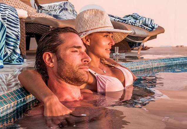 Angelique Boyer e Sebastian Rulli na piscina | Foto: Divulgação/Instagram