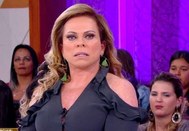 Christina Rocha olha furiosa para a câmera de vídeo | Foto: reprodução/SBT