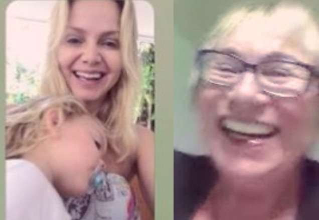 Eliana sorrindo com a filha no colo enquanto conversa com a mãe, que também sorri, através de uma chamada em vídeo (Reprodução/Instagram)