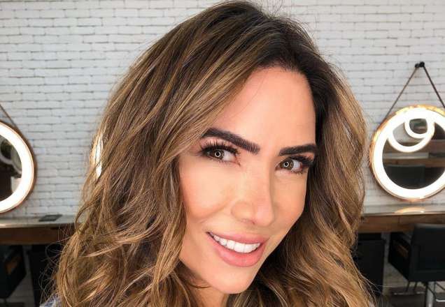 Patricia Abravanel posa com os filhos