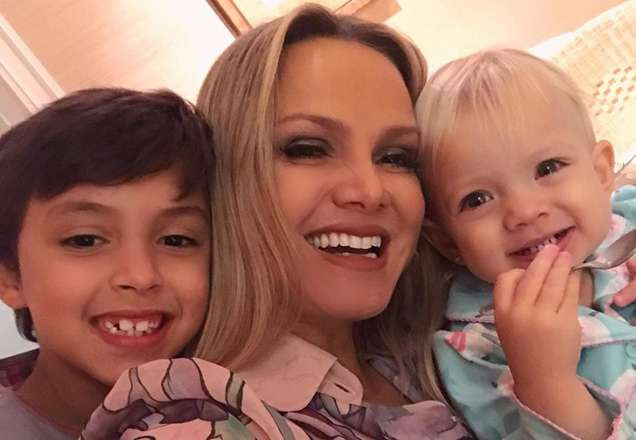 Eliana e filhos