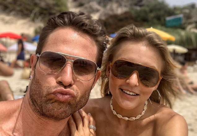 Sebastián Rulli e Angelique Boyer na praia