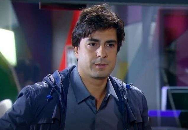 Arthur olhando para a banda C1R