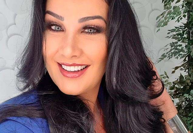 Helen Ganzarolli sorrindo