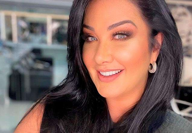 Helen Ganzarolli sorrindo