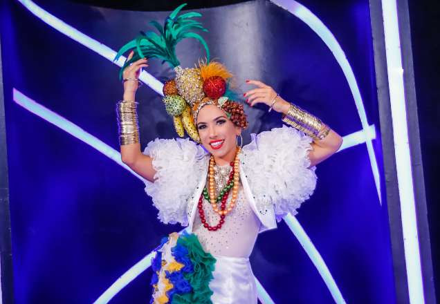 Patricia Abravanel se transforma em Carmem Miranda | Foto: Arthur Igrecias