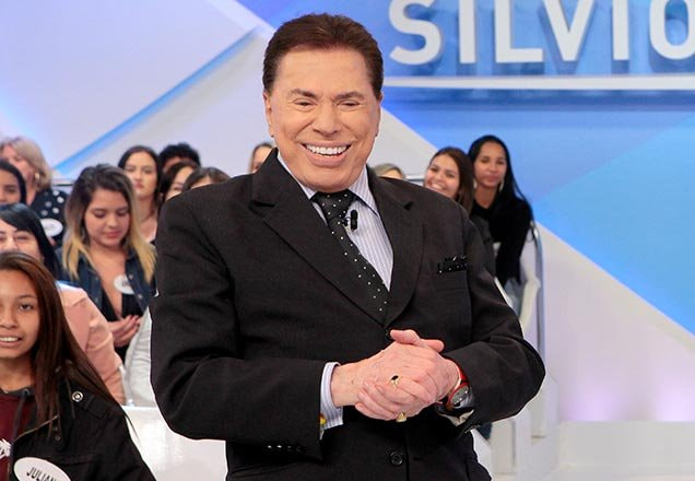 Silvio Santos no palco de seu programa