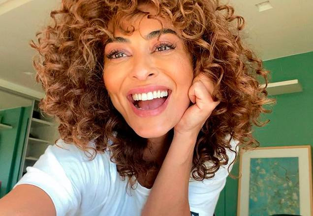 Juliana Paes sorrindo