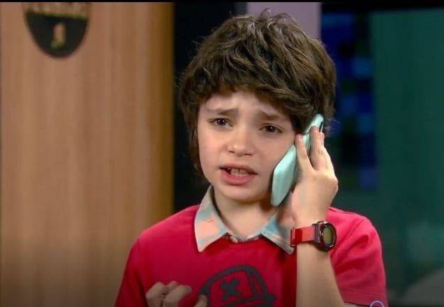 Felipe ligando para Flora