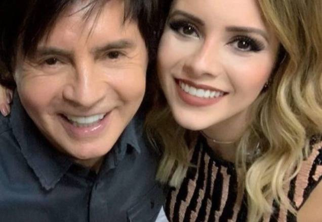 Sandy e Xororó posam para foto (Reprodução/Instagram)