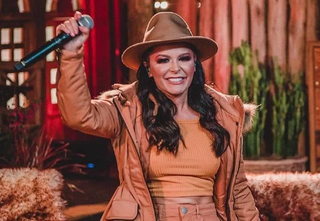Maraisa sorrindo