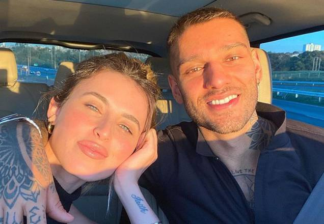 lucas lucco e lorena carvalho posam para foto (Reprodução/Instagram)