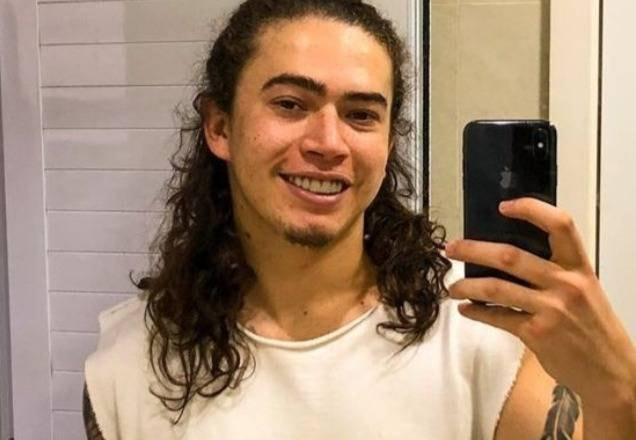 Whindersson Nunes posa para foto (Reprodução/Instagram)