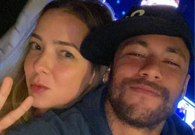 Neymar e Carol Dantas posam para foto (Reprodução/Instagram)