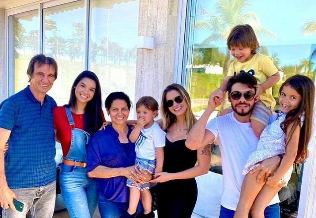 Andressa Suita com a família