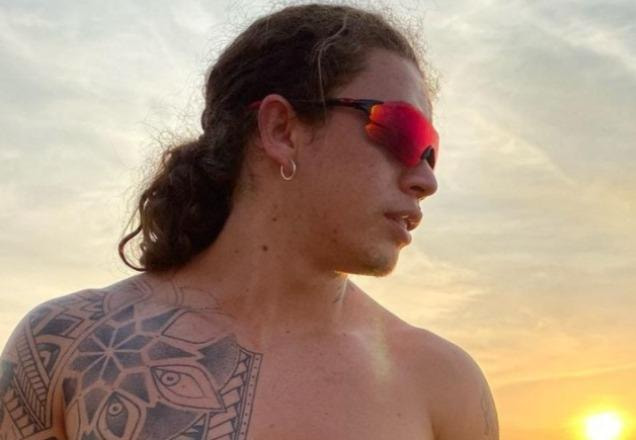 Whindersson Nunes posa para foto (Reprodução/Instagram)