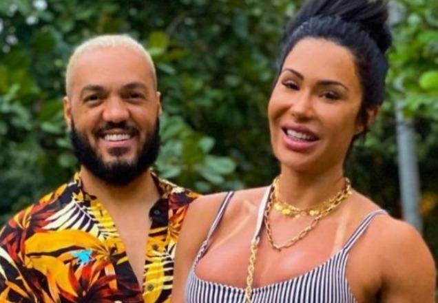 Belo e Gracyanne Barbosa posam para foto (Reprodução/Instagram)