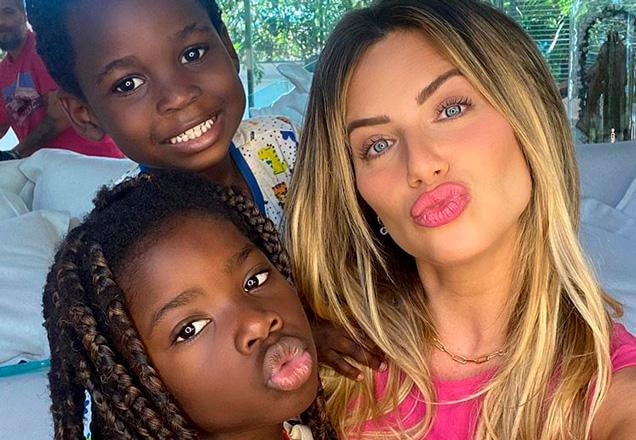 Giovanna Ewbank e filhos