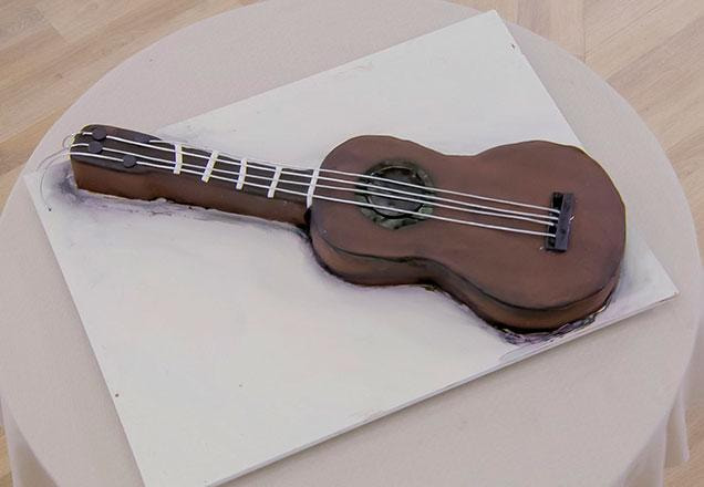Bolo Instrumento Musical da Rebeca