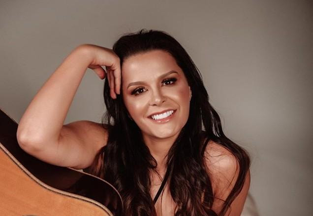 Maraisa sorrindo