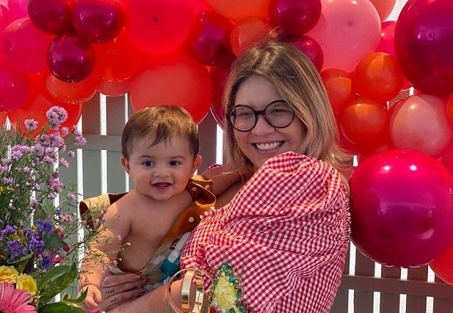 Marília Mendonça com o filho Léo