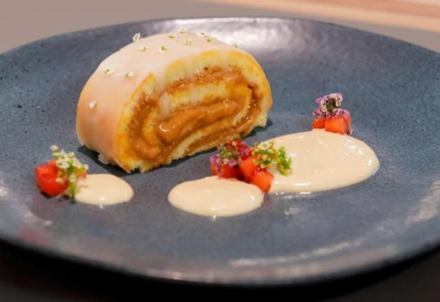 Roulade de Bem-Casado com Espuma de Doce de Leite