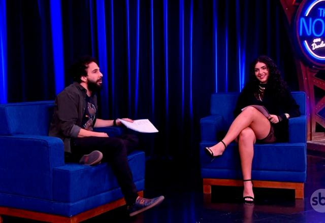 Murilo Couto e Bianca no cenário do The Noite