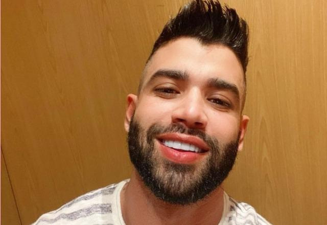 Gusttavo Lima posa para foto (Reprodução/Instagram)