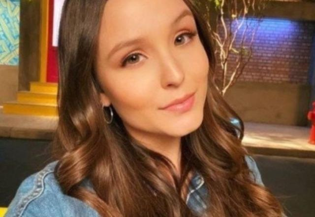 Larissa Manoela posa para foto (Reprodução/Instagram)