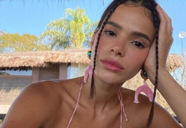 Bruna Marquezine posa para foto (Reprodução/Instagram)