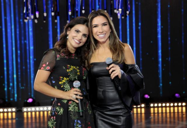 Aline Barros e Patricia Abravanel abraçadas no palco do Máquina da Fama (Gabriel Cardoso/SBT)