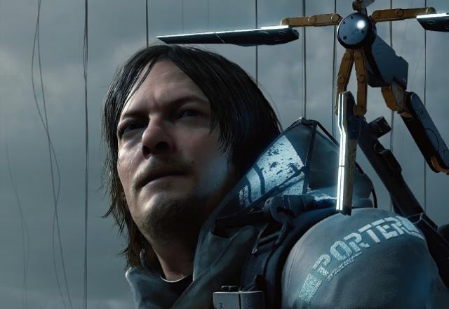 Cena de Death Stranding com close no protagonista Sam Bridges