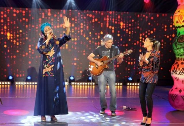 Luciana Mello, o violinista e Patricia Abravanel no palco