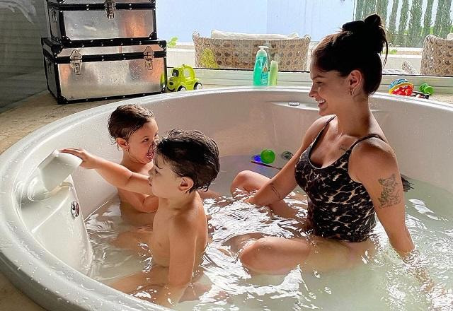 Andressa Suita com os filhos