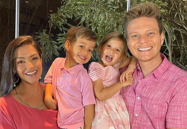 Thais Fersoza com os filhos, Melinda e Teodoro, e Michel Teló