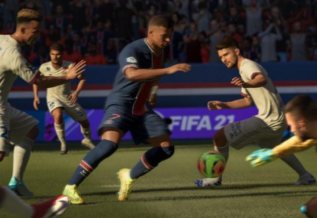 jogo de futebol acontecendo em FIFA 21