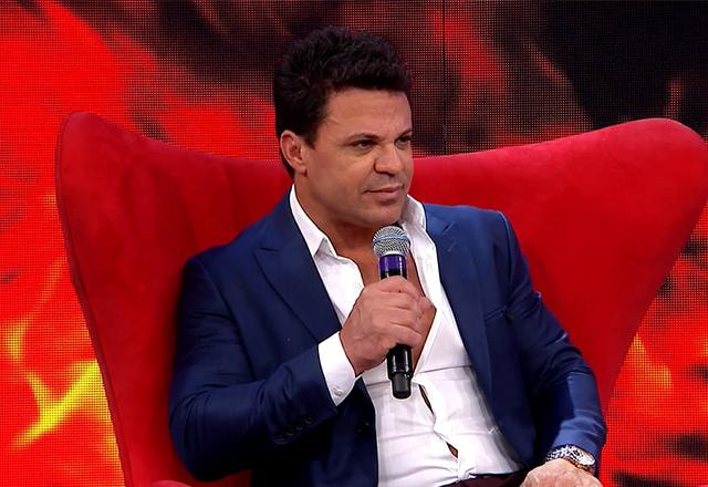 Eduardo Costa na poltrona do Elas Querem Saber | Foto: SBT