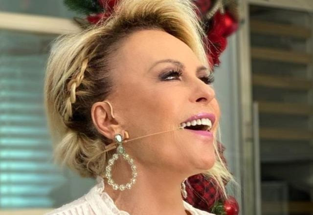 Ana Maria Braga posa para foto (Reprodução/Instagram)