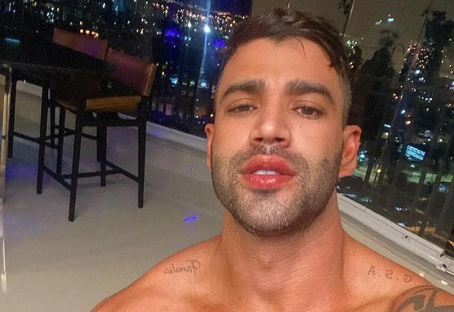 Gusttavo Lima posa para foto (Reprodução/Instagram)