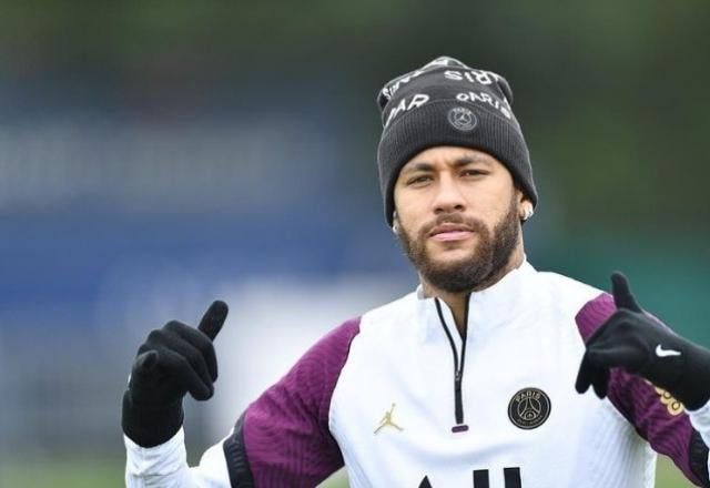 Neymar durante treino no PSG