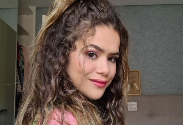 Maisa sorri enquanto posa para foto (Reprodução/Instagram)